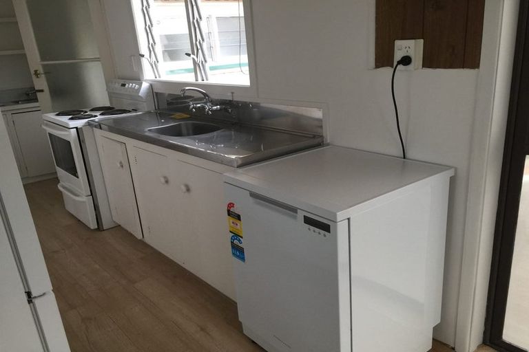 Photo of property in 62 College Road, Northcote, Auckland, 0627