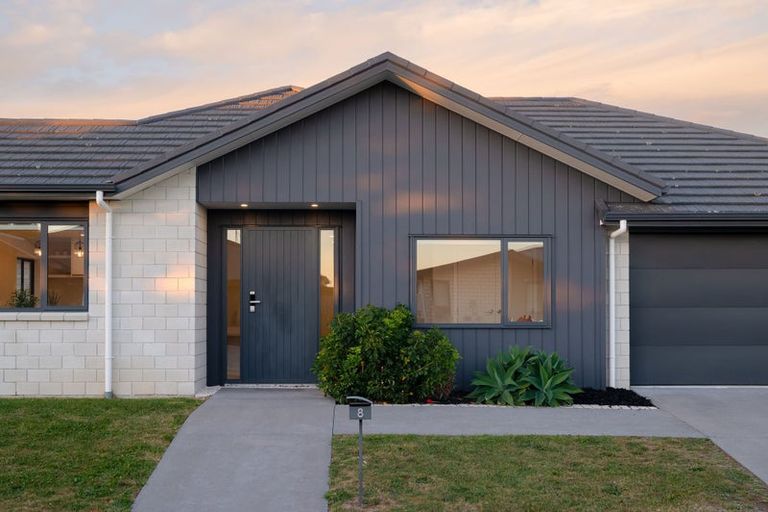 Photo of property in 8 Faber Place, Rototuna North, Hamilton, 3210