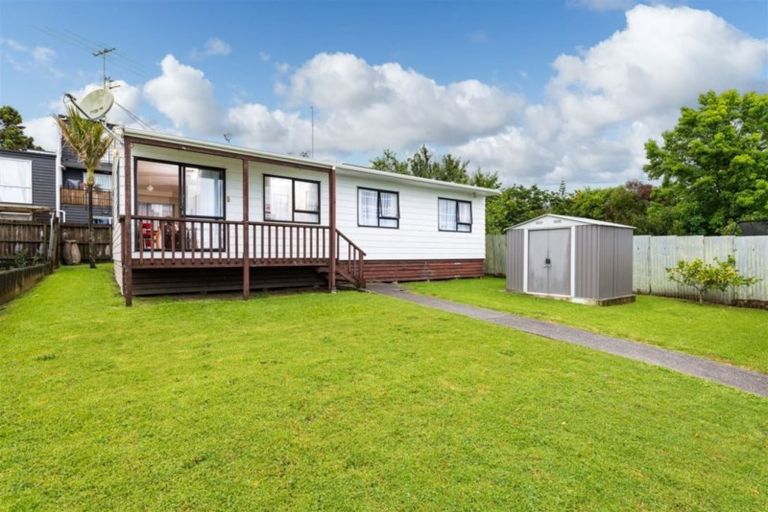 Photo of property in 2/10 Hutchinson Avenue, New Lynn, Auckland, 0600