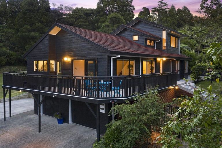 Photo of property in 12 Rimu Road, Oratia, Auckland, 0604