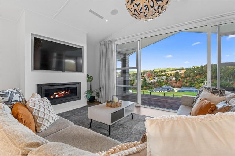 Photo of property in 43 Great West Road, Matipo Heights, Rotorua, 3015