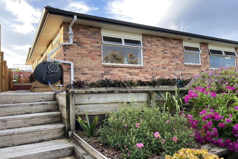 Photo of property in 19 Chesterfield Way, Orewa, 0931