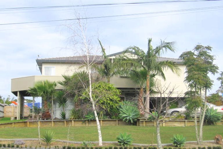 Photo of property in 90 Don Buck Road, Massey, Auckland, 0614