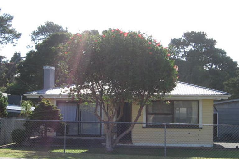 Photo of property in 48 Glen Marine Parade, Glendene, Auckland, 0602