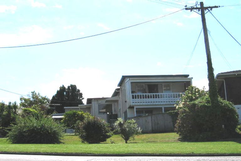 Photo of property in 1/2 Rewi Street, Torbay, Auckland, 0630
