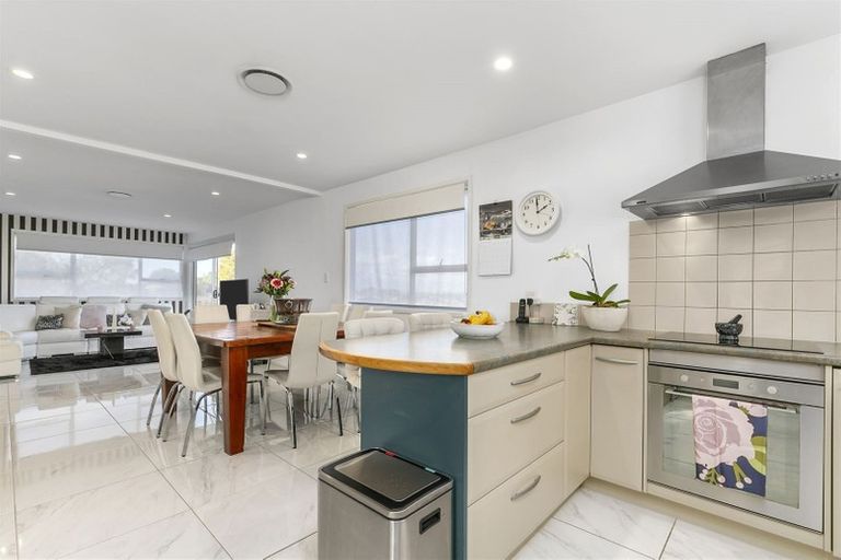 Photo of property in 19 Laurina Road, Sunnynook, Auckland, 0620