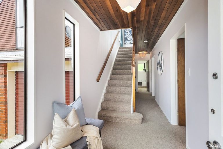 Photo of property in 84 Amapur Drive, Khandallah, Wellington, 6035