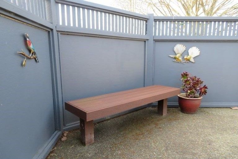 Photo of property in 12 Mana Place, Awapuni, Palmerston North, 4412