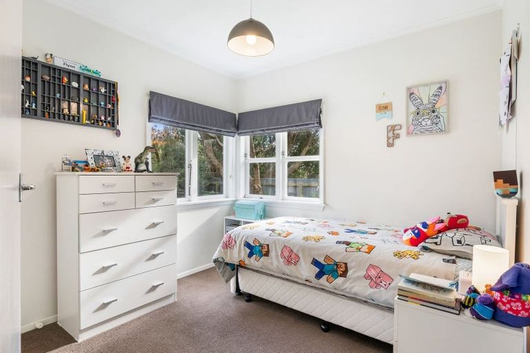 Photo of property in 22 Greenaway Road, Waikanae, 5036