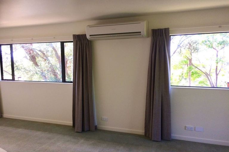 Photo of property in 1/73 Birkdale Road, Birkdale, Auckland, 0626