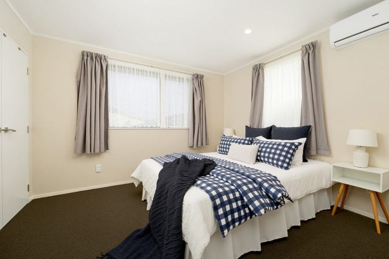 Photo of property in 11 Manatu Lane, Kelston, Auckland, 0602