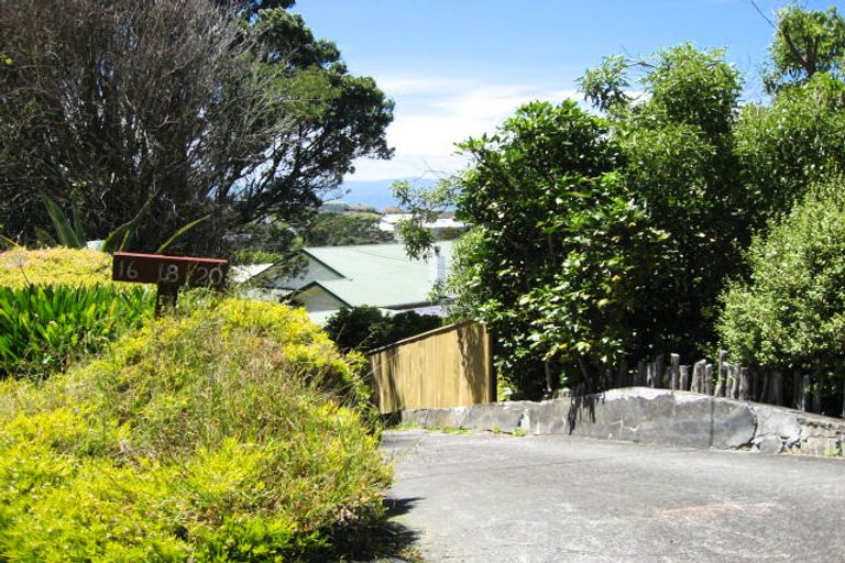 Photo of property in 16 Ranui Crescent, Khandallah, Wellington, 6035