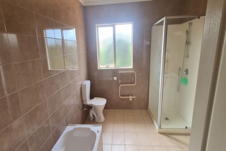 Photo of property in 42 Peninsula Road, Mangere, Auckland, 2022