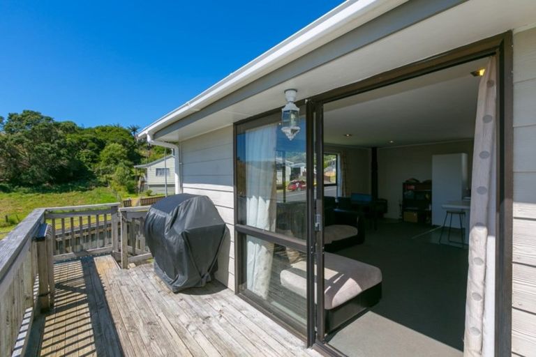 Photo of property in 43 Riversdale Drive, Merrilands, New Plymouth, 4312