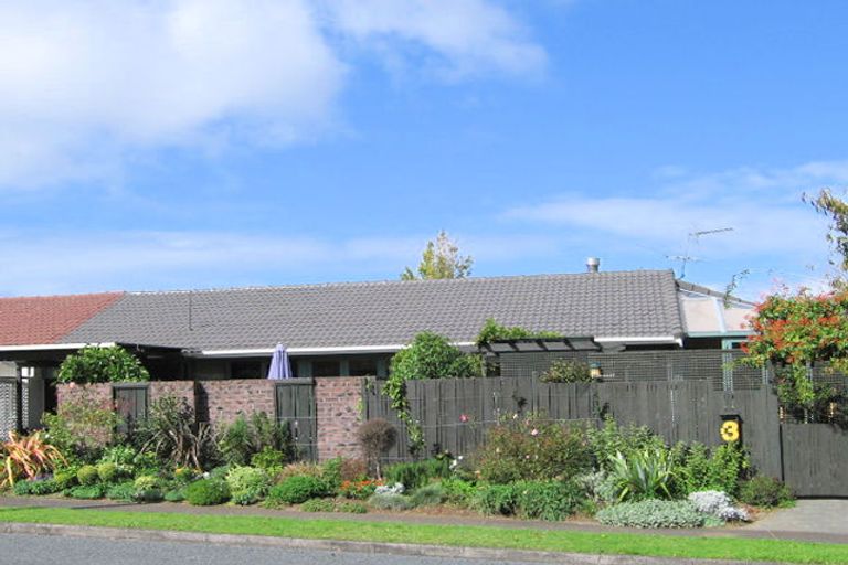 Photo of property in 1/3 Tyrian Close, Half Moon Bay, Auckland, 2012