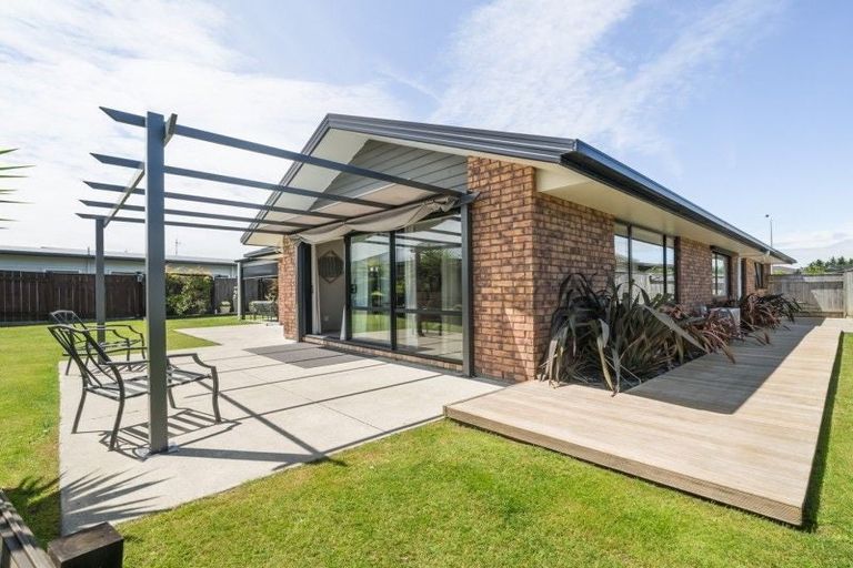 Photo of property in 7 Lorenzo Place, Kelvin Grove, Palmerston North, 4414