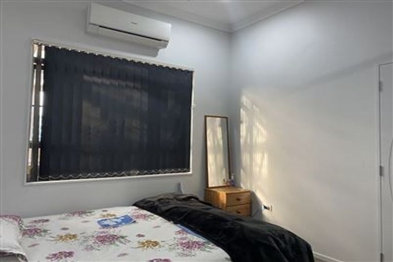 Photo of property in 15a Kiernan Place, Kelston, Auckland, 0602