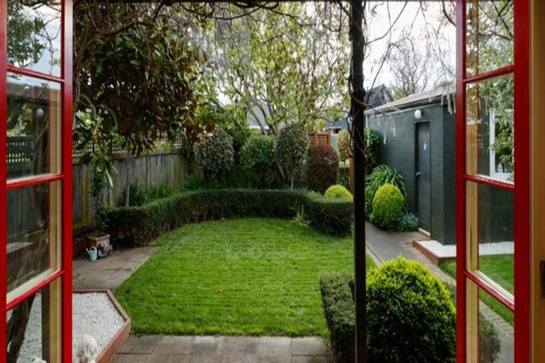 Photo of property in 21 Phoenix Avenue, Hokowhitu, Palmerston North, 4410