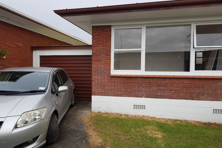 Photo of property in 2/18 Shakespeare Road, Milford, Auckland, 0620