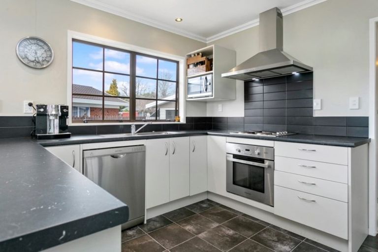 Photo of property in 29 Sheridan Crescent, Leamington, Cambridge, 3432