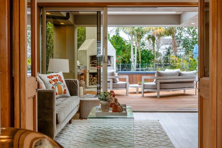 Photo of property in 18b Stratford Avenue, Milford, Auckland, 0620