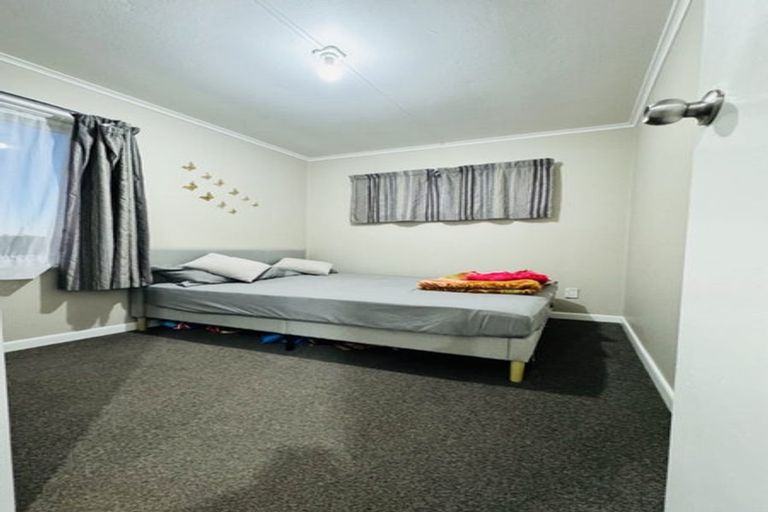 Photo of property in 1/77 Woodglen Road, Glen Eden, Auckland, 0602