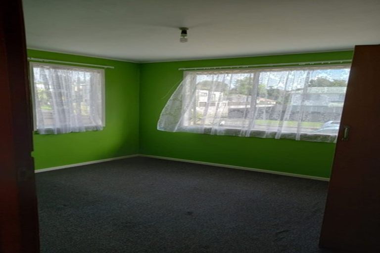 Photo of property in 9 Kelman Road, Kelston, Auckland, 0602