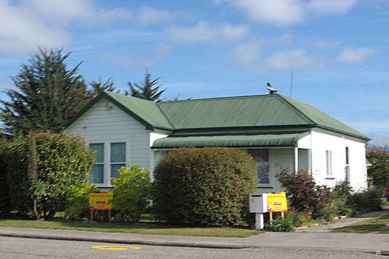 Photo of property in 8 Edward Street, Waimate, 7924