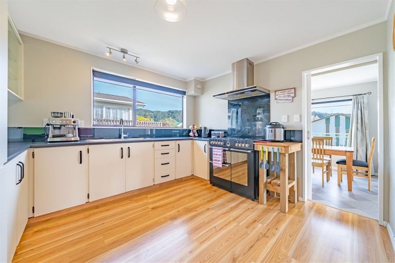 Photo of property in 73 Kairimu Street, Stokes Valley, Lower Hutt, 5019