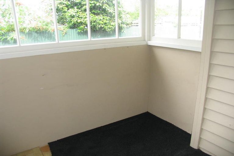 Photo of property in 60 Sandwich Road, Beckenham, Christchurch, 8023