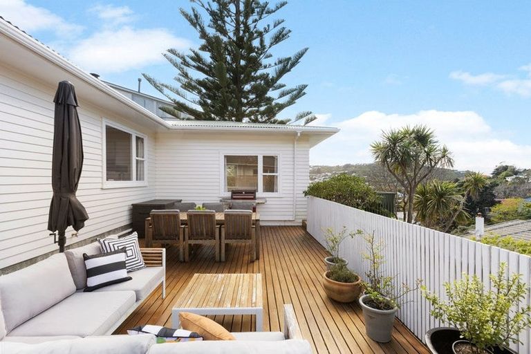 Photo of property in 10 Liddel Grove, Island Bay, Wellington, 6023