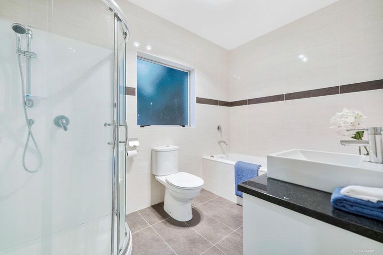 Photo of property in 1 Stamford Crescent, Flat Bush, Auckland, 2019