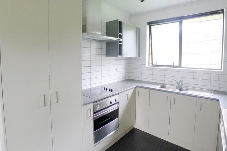 Photo of property in 9 Plumstead Rise, Glen Eden, Auckland, 0602