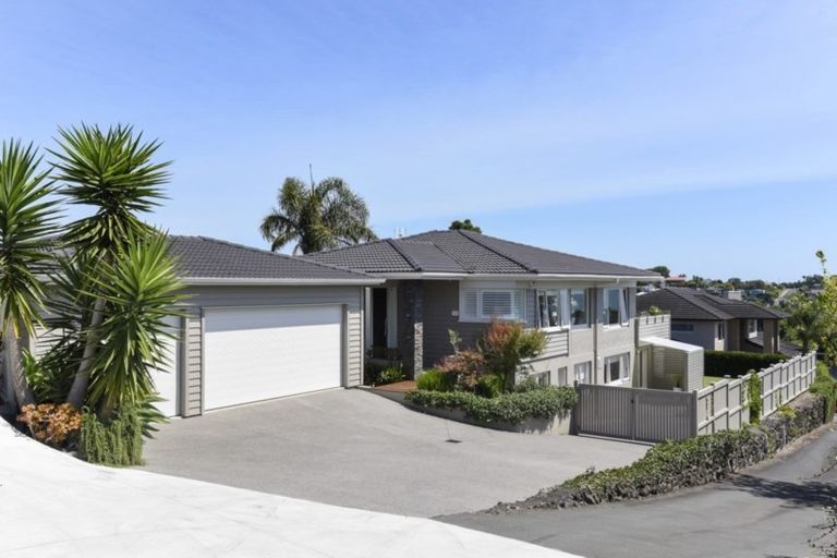 Photo of property in 102 Mellons Bay Road, Mellons Bay, Auckland, 2014