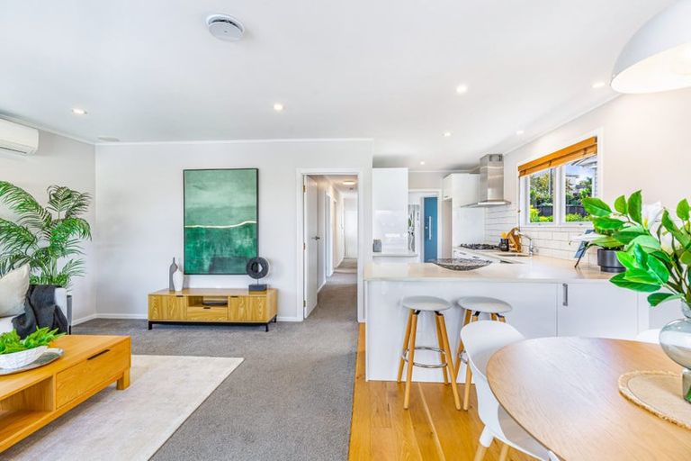 Photo of property in 17 Castaing Crescent, Te Atatu South, Auckland, 0610