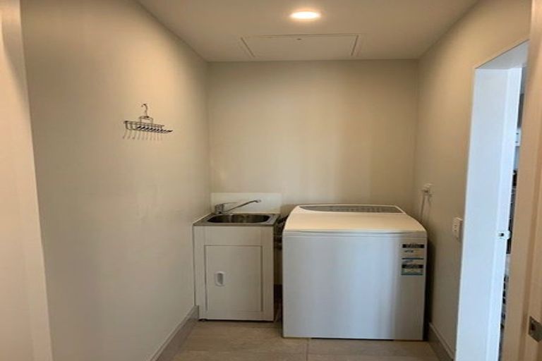 Photo of property in 27 Komanawa Lane, Mount Wellington, Auckland, 1062