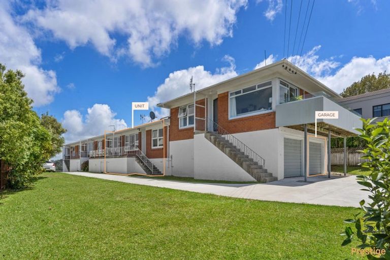 Photo of property in 2/174 East Coast Road, Forrest Hill, Auckland, 0620