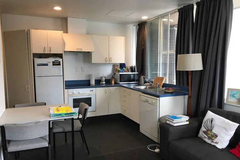 Photo of property in Terrace Tower Apartments, 3a/126 The Terrace, Wellington Central, Wellington, 6011