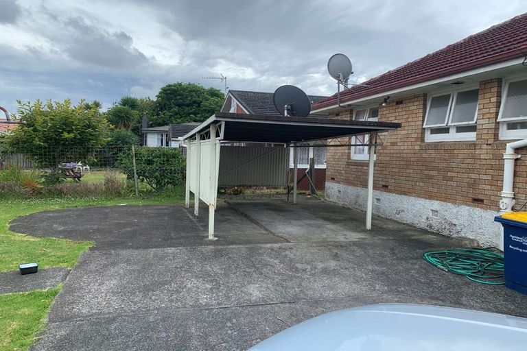 Photo of property in 196 Waimumu Road, Massey, Auckland, 0614