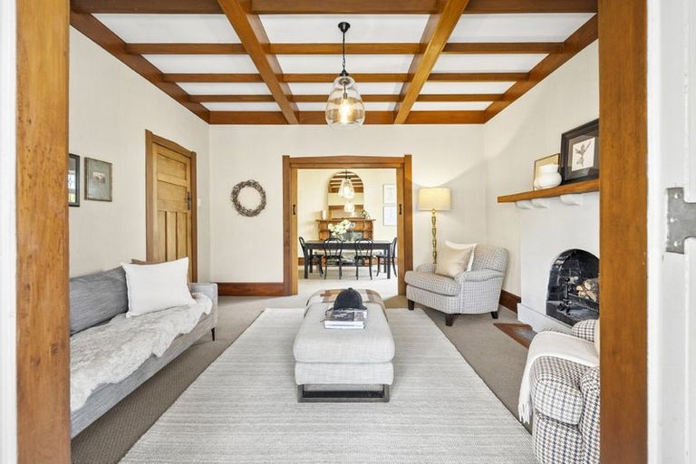 Photo of property in 17 Queen Street, Northcote Point, Auckland, 0627