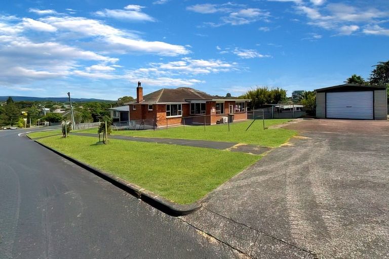 Photo of property in 43a Savoy Road, Glen Eden, Auckland, 0602