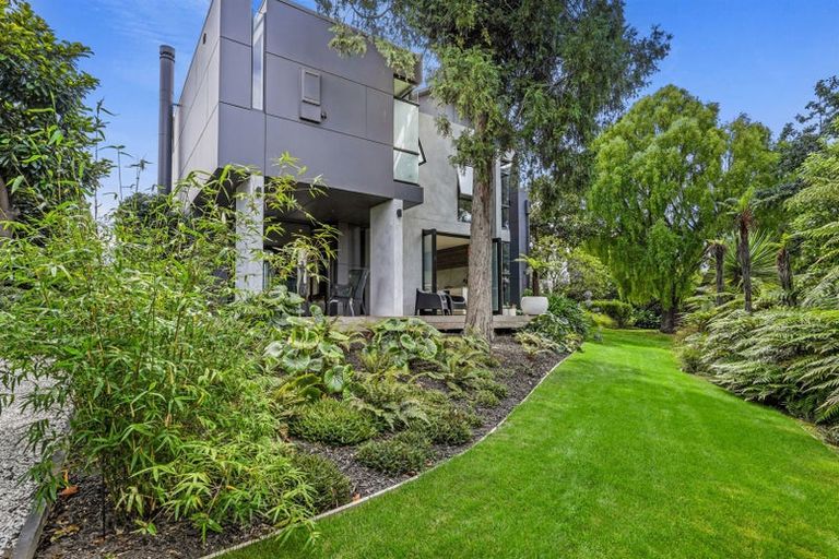 Photo of property in 100 Glandovey Road, Fendalton, Christchurch, 8052