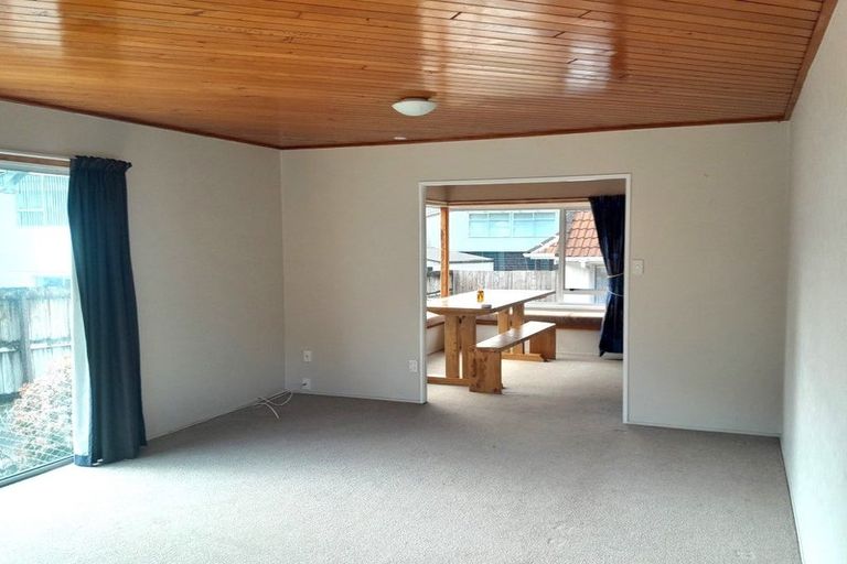 Photo of property in 2/23 The Glade S, Pukekohe, 2120