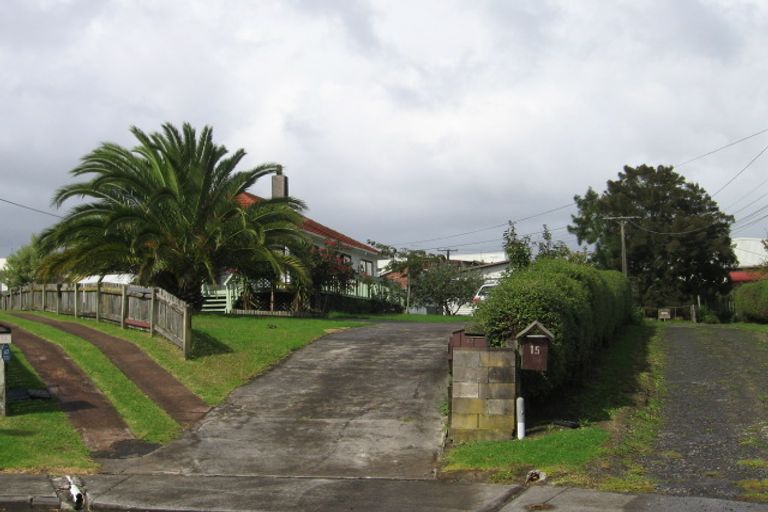 Photo of property in 17 Valdale Road, Henderson, Auckland, 0610