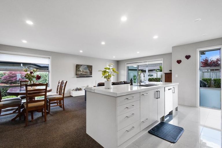 Photo of property in 16 Lilac Close, Cambridge, 3434