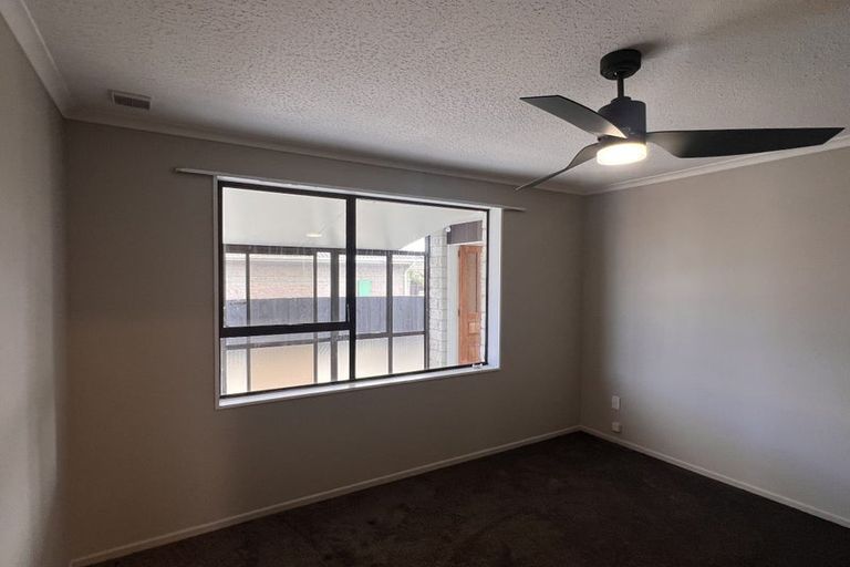 Photo of property in 1/135 Sawyers Arms Road, Northcote, Christchurch, 8052