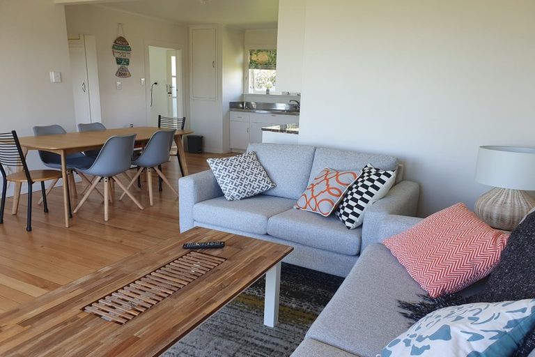 Photo of property in 13 Kawakawa Bay Coast Road, Kawakawa Bay, Papakura, 2585