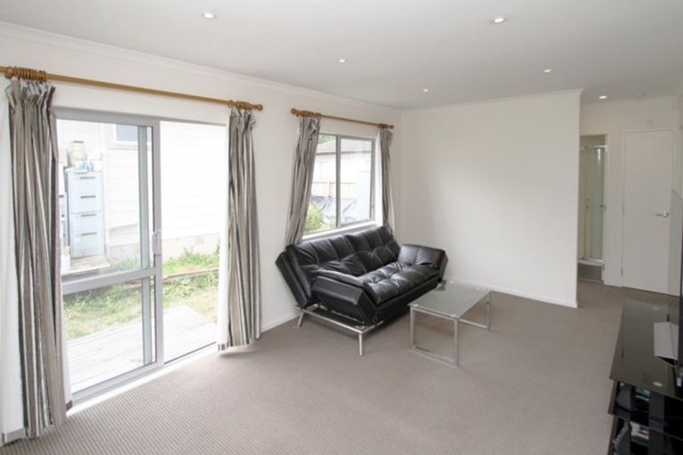 Photo of property in 22 Glennandrew Drive, Half Moon Bay, Auckland, 2012