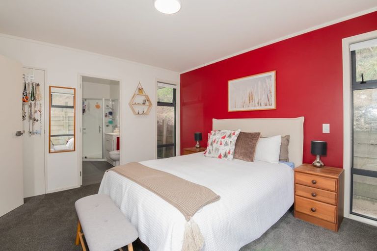 Photo of property in 42 Kenepuru Drive, Tawa, Wellington, 5028