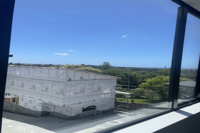 Photo of property in 1b Zion Road, Birkenhead, Auckland, 0626